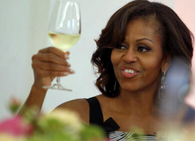 A Obama non piaceva ‘Yes We Can’. Michelle lo ha convinto: “Not stupid!”