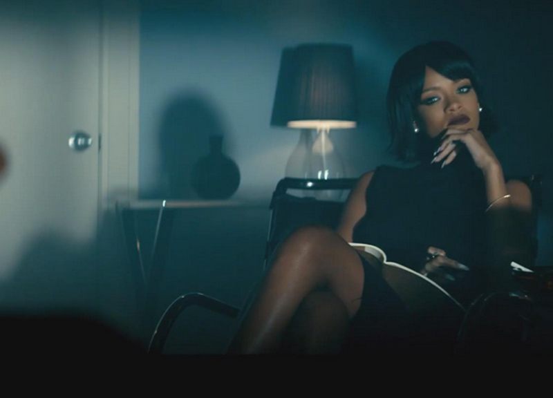 Rihanna, foto sadomaso sconvolgono Instagram