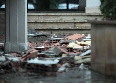 Esplosione palazzo a Trieste: un morto. Foto choc di palazzo Trieste