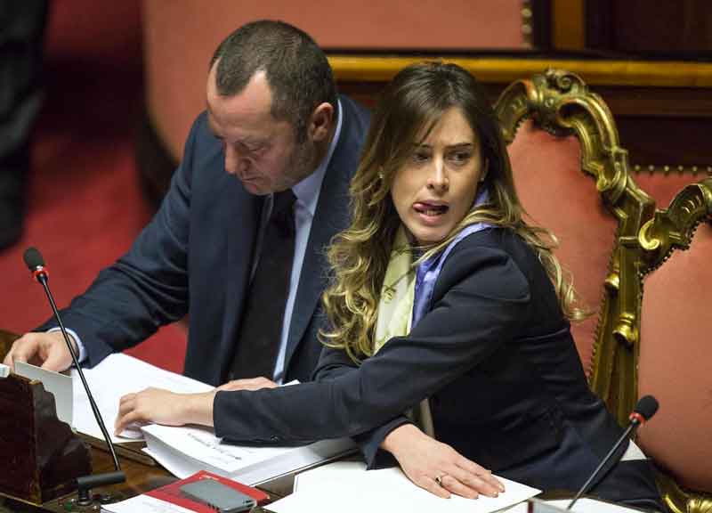 Milleproroghe, Renzi aumenta le tasse. novità e foto (tante) Boschi nuda!