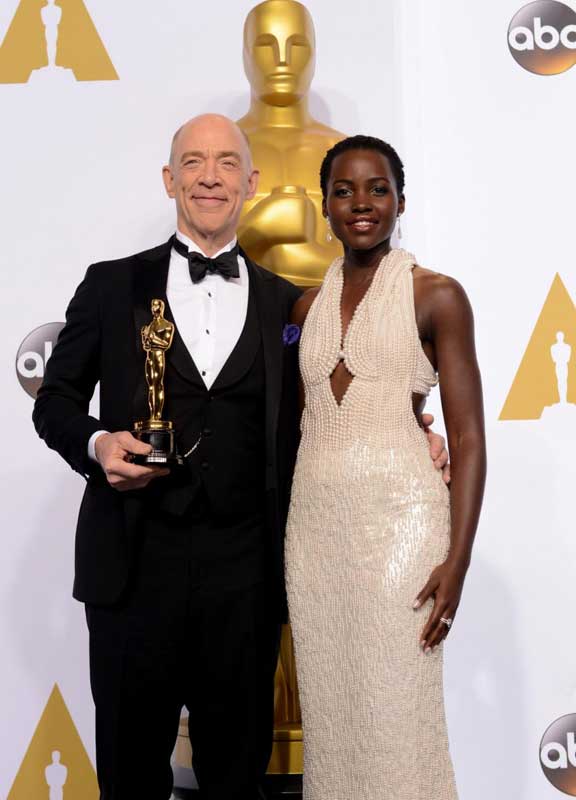 Oscar 2015, il selfie di Meryl Streep e Jennifer Lopez Oscar 2015, il selfie di Meryl Streep e Jennifer Lopez