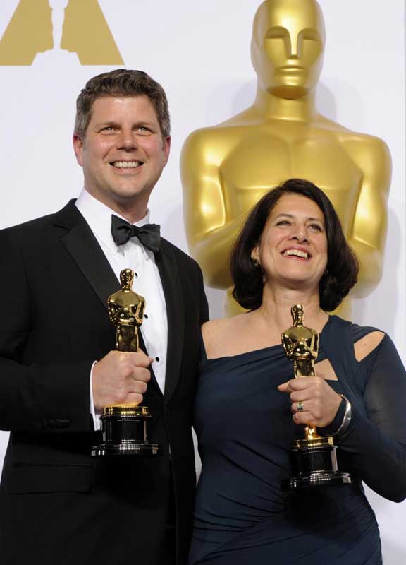 Oscar 2015, il selfie di Meryl Streep e Jennifer Lopez Oscar 2015, il selfie di Meryl Streep e Jennifer Lopez