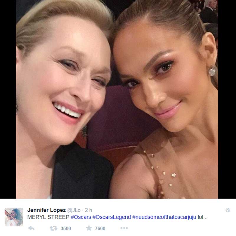 Oscar 2015, il selfie di Meryl Streep e Jennifer Lopez Oscar 2015, il selfie di Meryl Streep e Jennifer Lopez