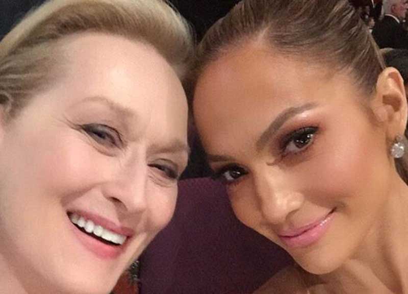 Oscar 2015, il selfie di Meryl Streep e Jennifer Lopez Oscar 2015, il selfie di Meryl Streep e Jennifer Lopez