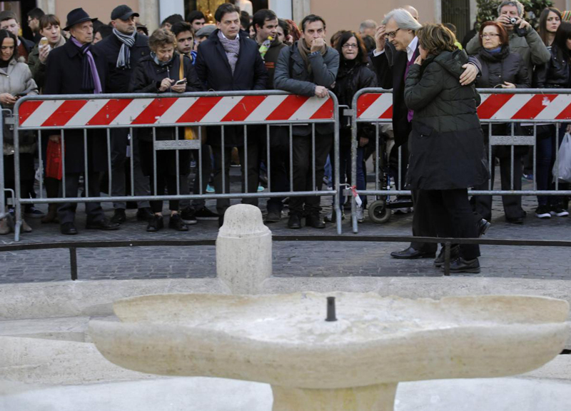 Barcaccia, Sgarbi choc: “Danni ridicoli, pago io”