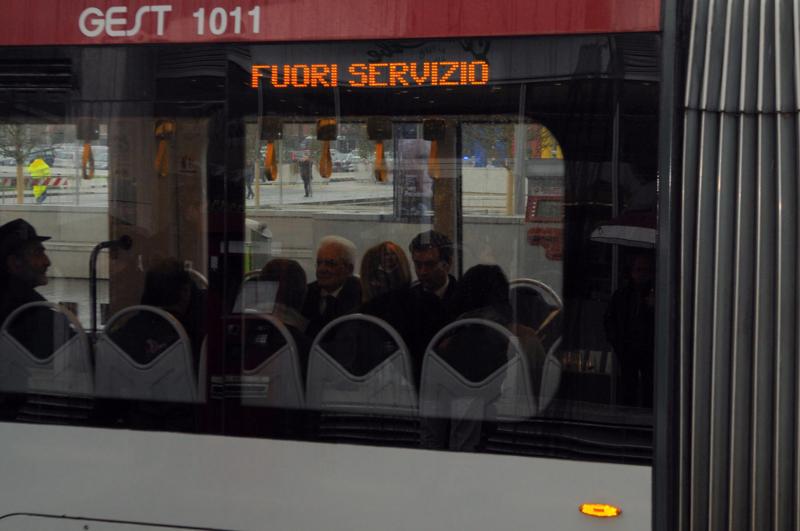Mattarella style, va a Firenze in treno. E bacchetta i magistrati