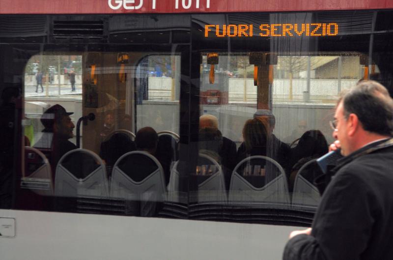 Mattarella style, va a Firenze in treno. E bacchetta i magistrati