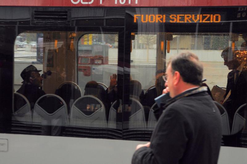 Mattarella style, va a Firenze in treno. E bacchetta i magistrati