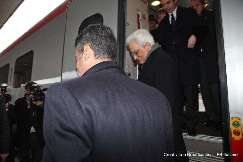 Mattarella style, va a Firenze in treno. E bacchetta i magistrati