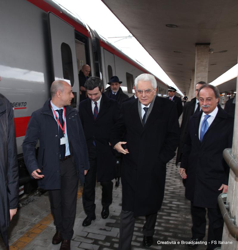 Mattarella style, va a Firenze in treno. E bacchetta i magistrati