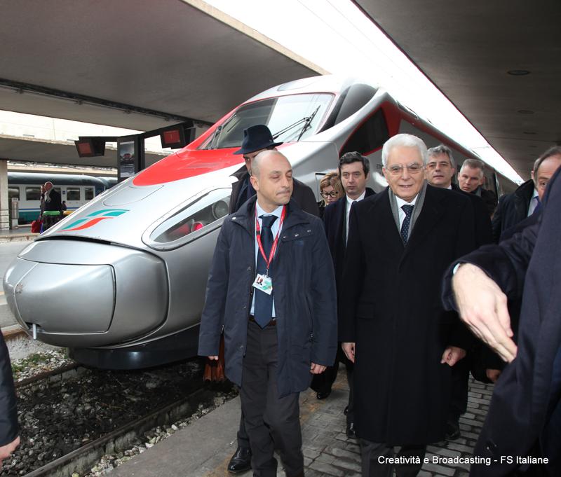 Mattarella style, va a Firenze in treno. E bacchetta i magistrati