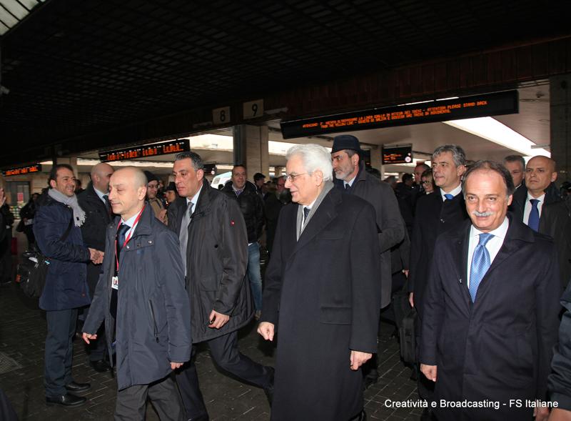 Mattarella style, va a Firenze in treno. E bacchetta i magistrati