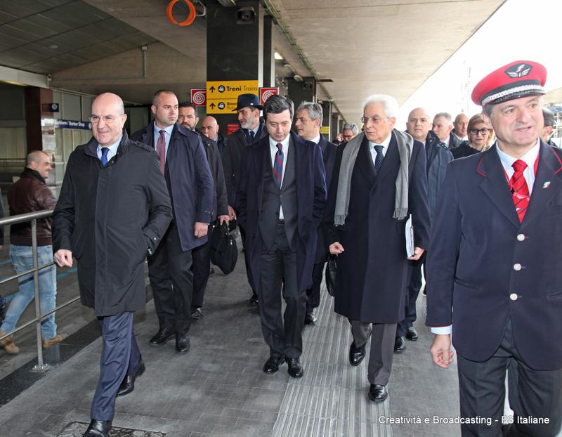 Mattarella style, va a Firenze in treno. E bacchetta i magistrati