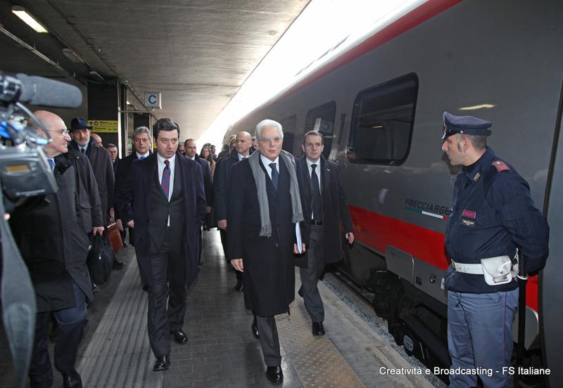 Mattarella style, va a Firenze in treno. E bacchetta i magistrati