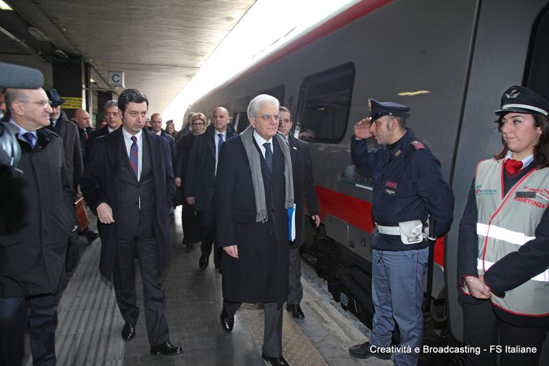 Mattarella style, va a Firenze in treno. E bacchetta i magistrati