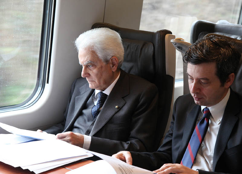 Mattarella style, va a Firenze in treno. E bacchetta i magistrati