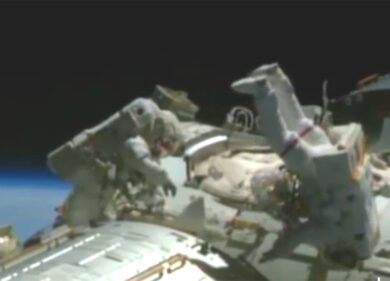 AstroSamantha e la passeggiata spaziale degli americani