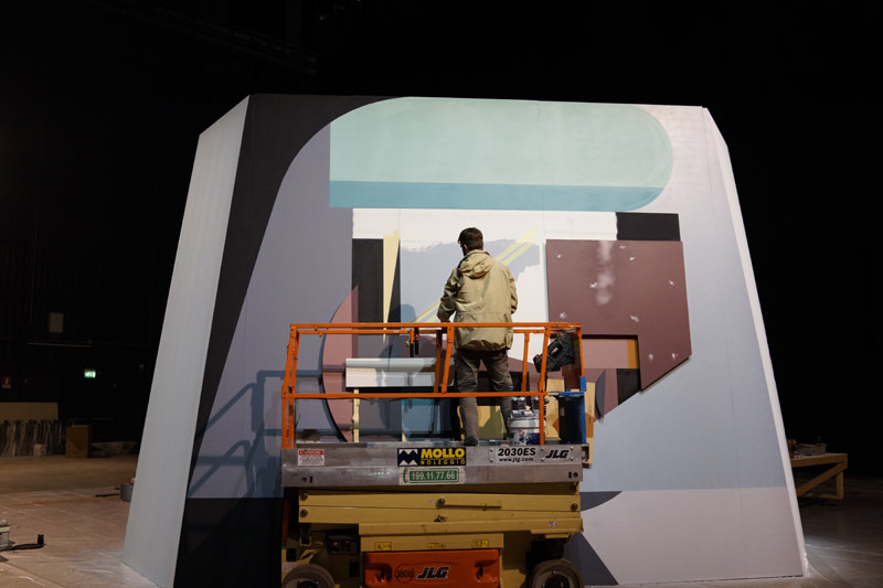 Pirelli, il bilancio 2014 diventa street art