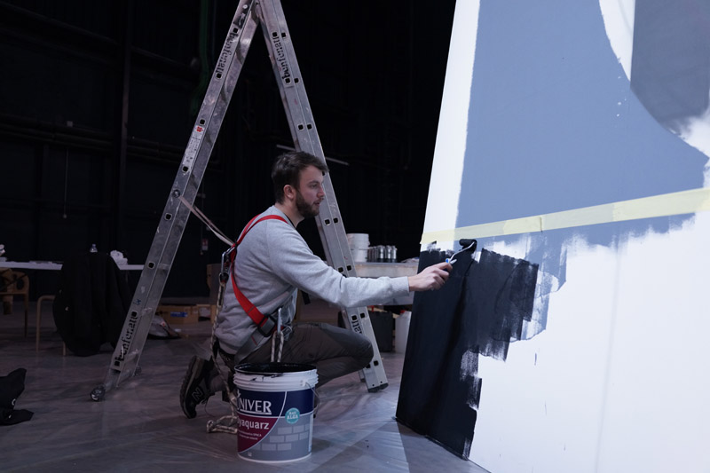 Pirelli, il bilancio 2014 diventa street art