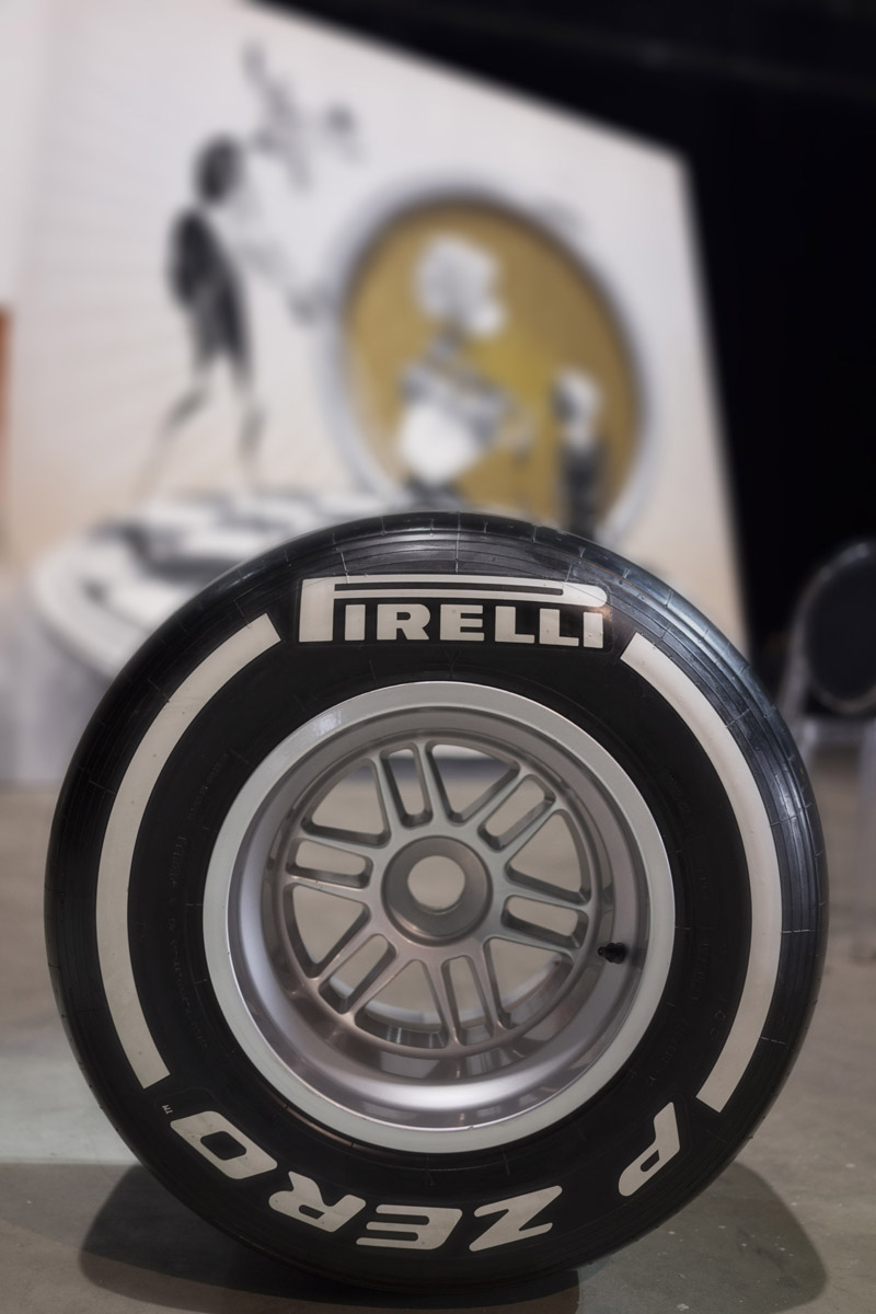 Pirelli, il bilancio 2014 diventa street art