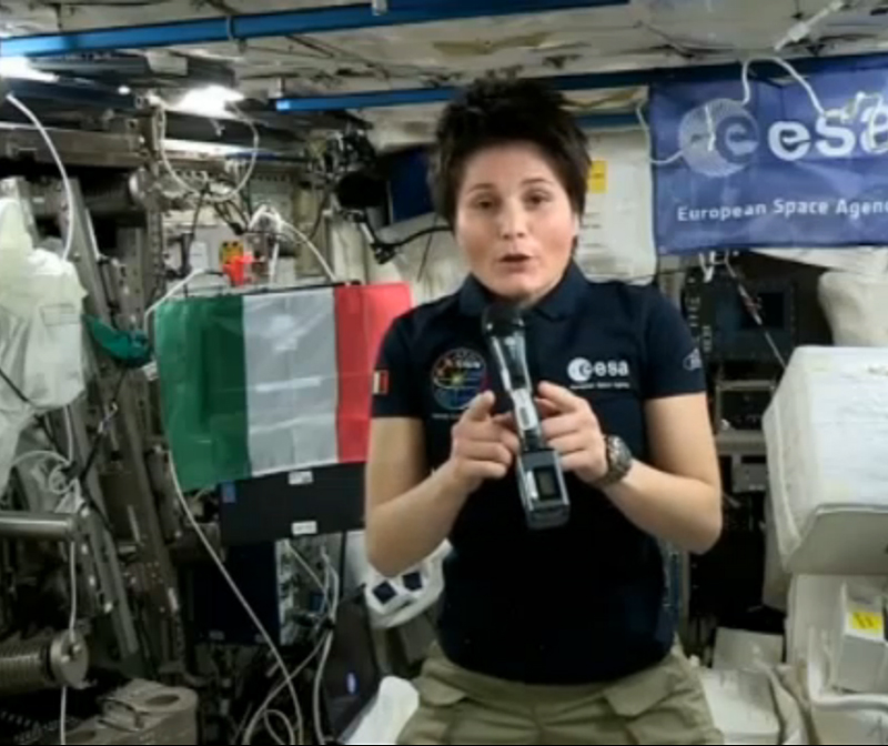 AstroSamantha e la passeggiata spaziale degli americani