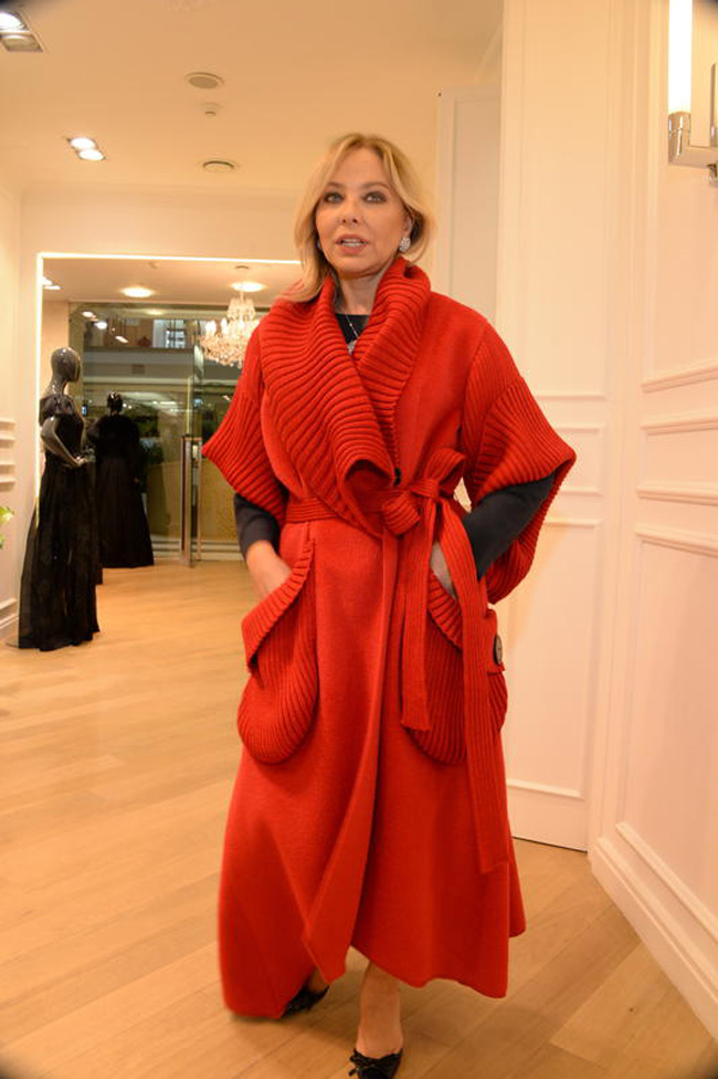 Ornella Muti salta lo show per una cena con Putin: condannata. Lei: “Scioccata” Ornella Muti salta lo show per una cena con Putin: condannata. Lei: “Scioccata”
