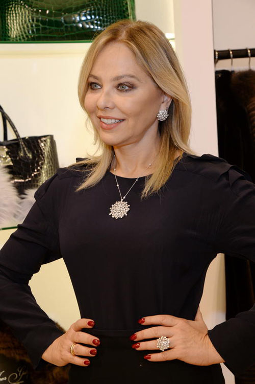 Ornella Muti salta lo show per una cena con Putin: condannata. Lei: “Scioccata” Ornella Muti salta lo show per una cena con Putin: condannata. Lei: “Scioccata”