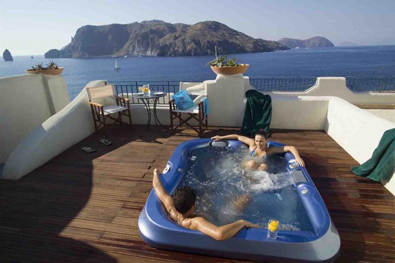 A Vulcano vacanza al profumo di mare e fiori selvatici