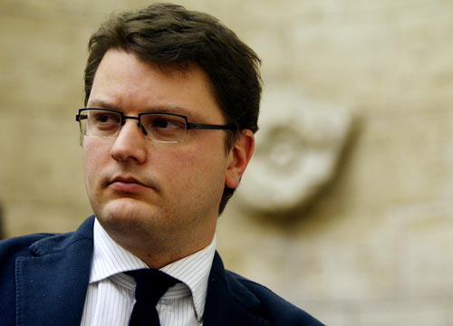 Pd, Migliore: “Mi ritiro dalle primarie, vanno regolate per legge” Pd, Migliore: “Mi ritiro dalle primarie, vanno regolate per legge”
