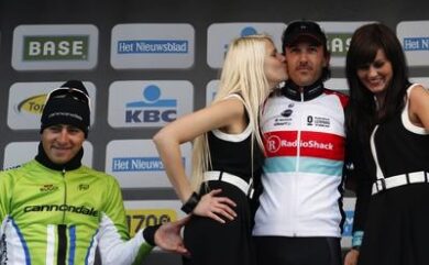 Ciclismo, “il manifesto è sessista”. Denunciati gli organizzatori