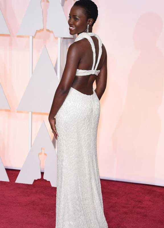 Hollywood, Lupita Nyong’o (nuda), suo abito da 150mila dollari rubato Hollywood, Lupita Nyong’o (nuda), suo abito da 150mila dollari rubato