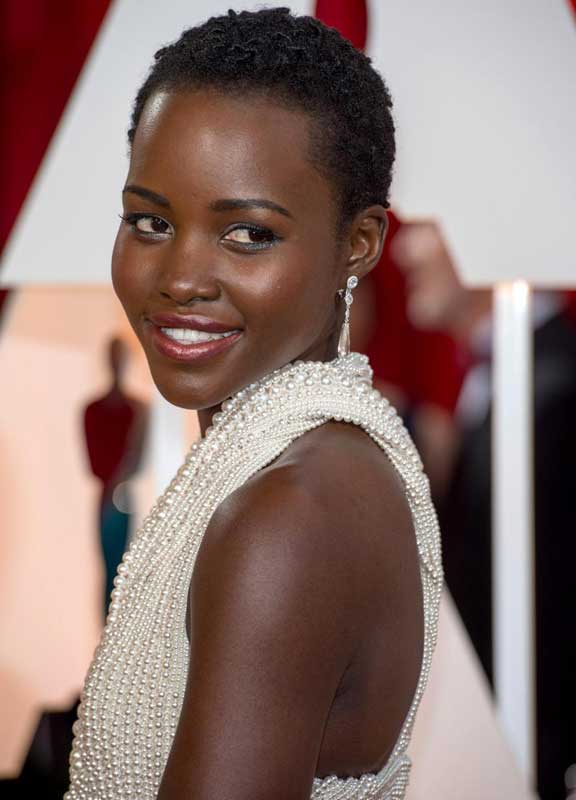 Lupita Nyong’o a Hollywood, rubato suo abito da 150mila dollari Lupita Nyong’o a Hollywood, rubato suo abito da 150mila dollari