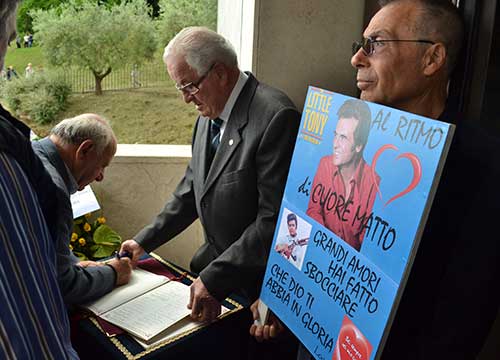 Don Pasquale Silla, cinquat’anni di Divino Amore. La festa al Santuario tra poveri, malati e vip Don Pasquale Silla, cinquat’anni di Divino Amore. La festa al Santuario tra poveri, malati e vip