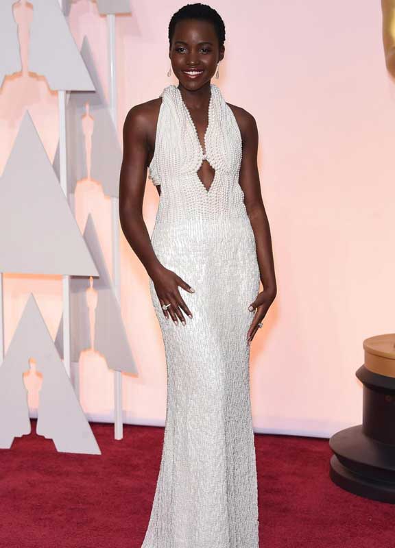 Hollywood, Lupita Nyong’o (nuda in foto) abito rubato da 150.000 dollari