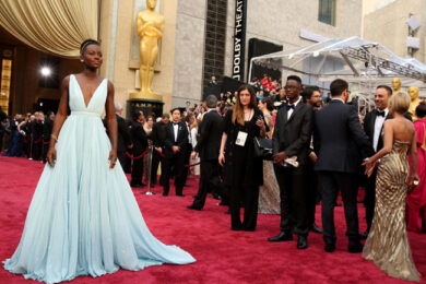 Hollywood, Lupita Nyong’o (nuda in foto) abito rubato da 150.000 dollari