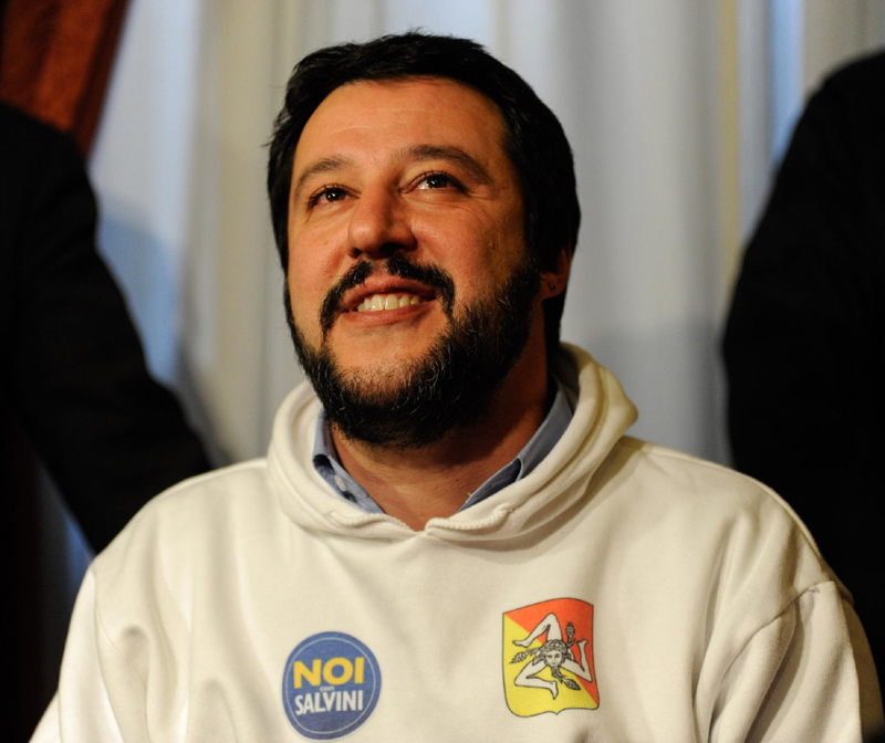 Il fascino sottile di Matteo. Arrivano anche i monarchici Il fascino sottile di Matteo. Arrivano anche i monarchici