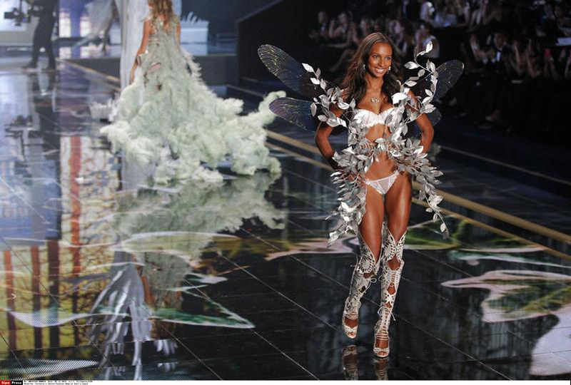 Stipendi bassi, gli angeli di Victoria’s Secret in rivolta Stipendi bassi, gli angeli di Victoria’s Secret in rivolta