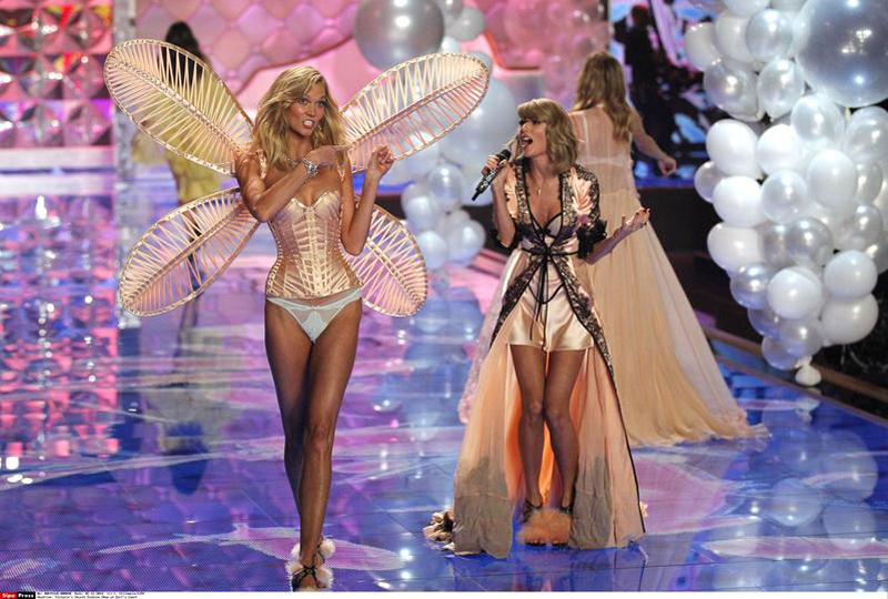 Stipendi bassi, gli angeli di Victoria’s Secret in rivolta Stipendi bassi, gli angeli di Victoria’s Secret in rivolta