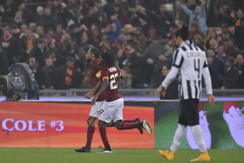 Roma-Juventus: colpo di Tevez, poi pareggia Keita Roma-Juventus: colpo di Tevez, poi pareggia Keita