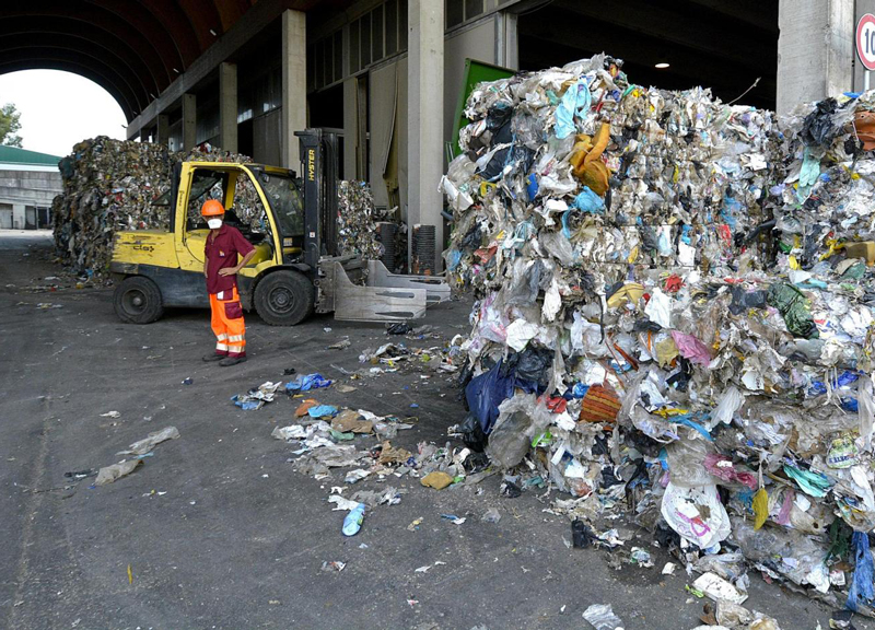 Quasi pazzi per l’eco-isola. Rifiuti, il sud batte il nord Quasi pazzi per l’eco-isola. Rifiuti, il sud batte il nord