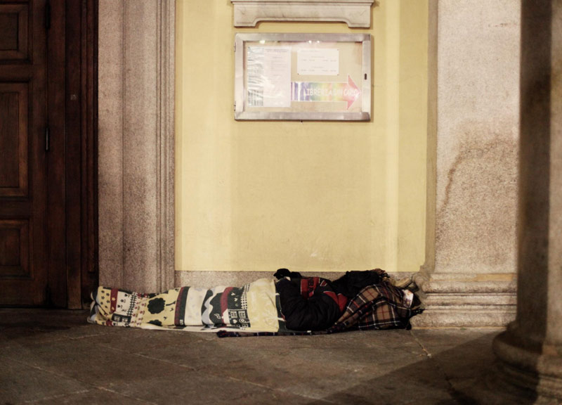 Botte a clochard per noia. Trastevere, notte di follia Botte a clochard per noia. Trastevere, notte di follia