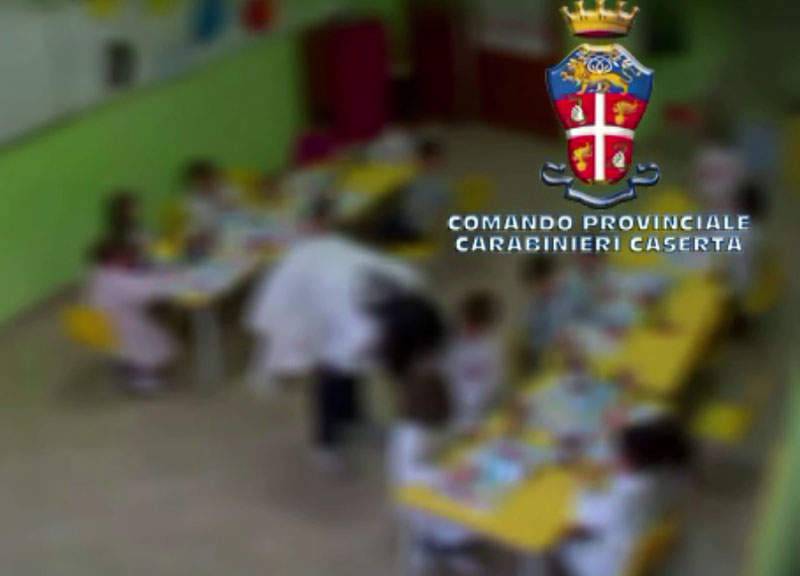 Caserta, bimbo non vuole mangiare. Arrestata la maestra Caserta, bimbo non vuole mangiare. Arrestata la maestra