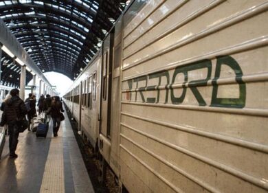 Treno nuovo a Varese: subito vandalizzato