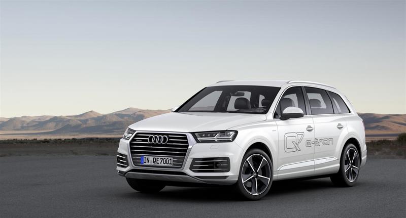 La nuova Audi Q7 e-tron 3.0 TDI quattro
