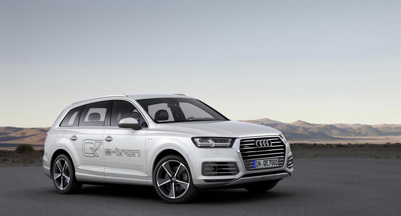 La nuova Audi Q7 e-tron 3.0 TDI quattro