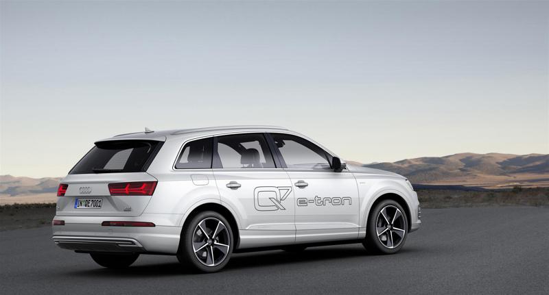 La nuova Audi Q7 e-tron 3.0 TDI quattro