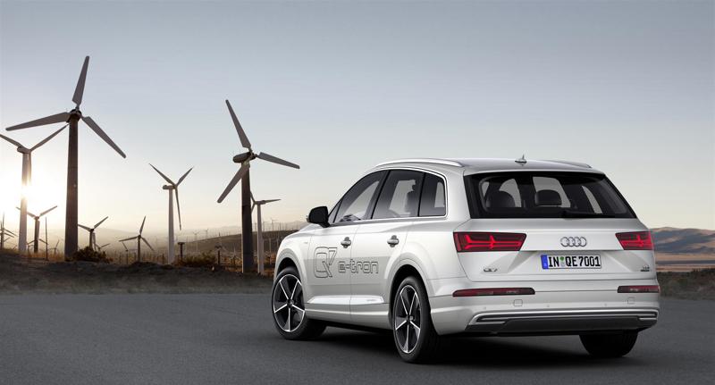La nuova Audi Q7 e-tron 3.0 TDI quattro