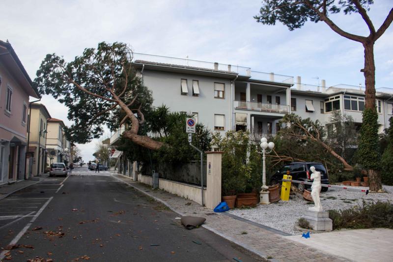 Paura a Teramo, scoppia un metanodotto Paura a Teramo, scoppia un metanodotto