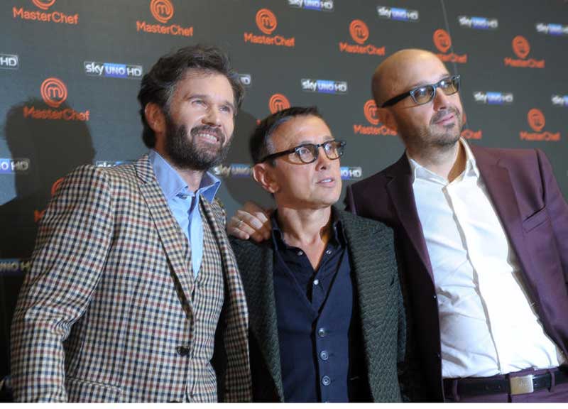 Masterchef, come svelato da Striscia la notizia vince Stefano. Bufera Masterchef, come svelato da Striscia la notizia vince Stefano. Bufera
