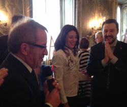 Salvini compie gli anni ecco i video e le foto della festa a Milano